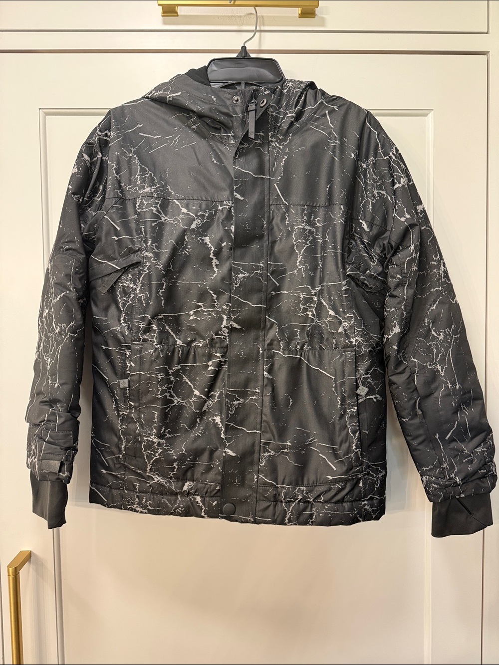Black Marble-Print Hooded Puffer Jacket